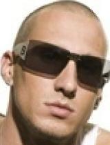 冷酷威龙,铁血柔情，正义与力量的传奇征程